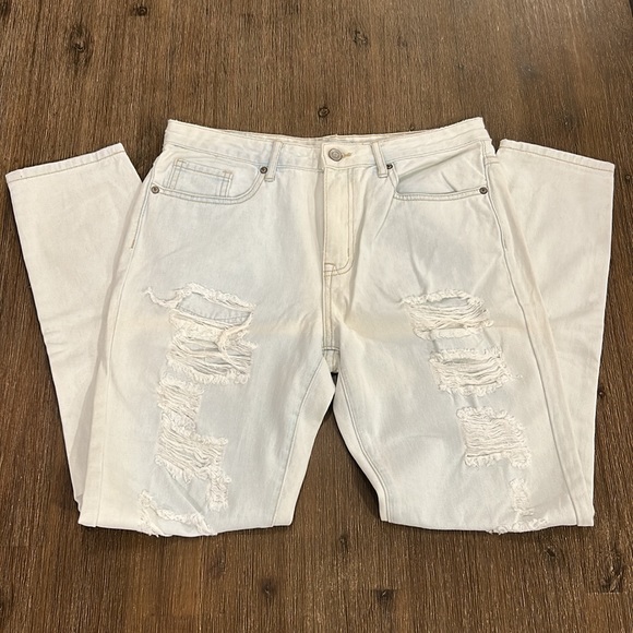 NEW FOREVER 21 Distressed Jeans in light blue - Picture 1 of 13